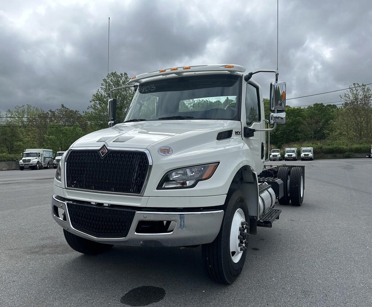 2025 International MV - image 2