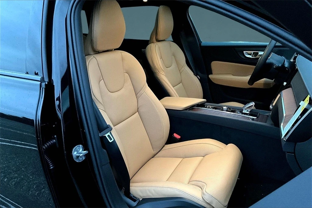 2026 Volvo - image 11