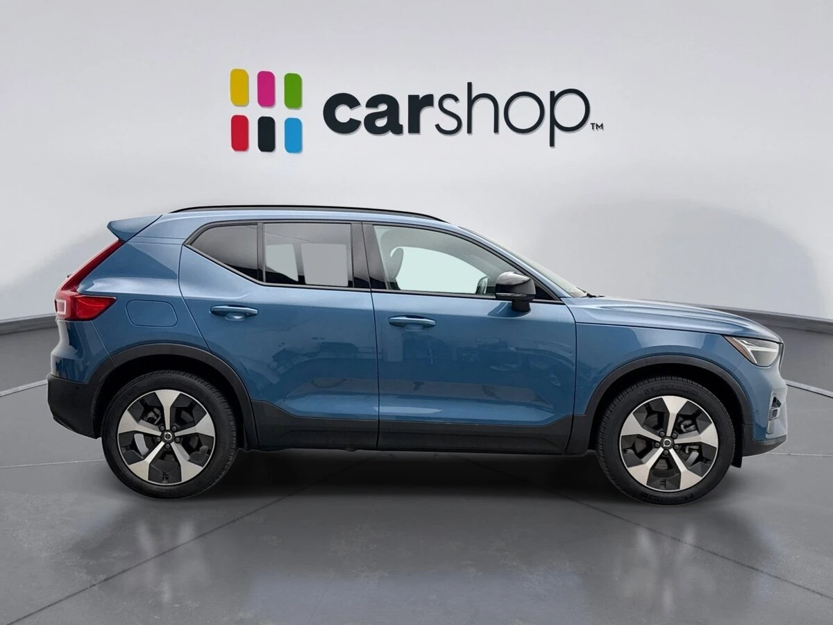 2025 Volvo - image 6