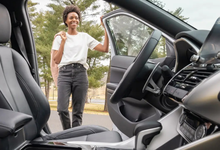 2025 Eclipse Cross Front Row