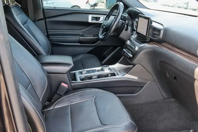 2020 Ford Explorer Limited photo 17