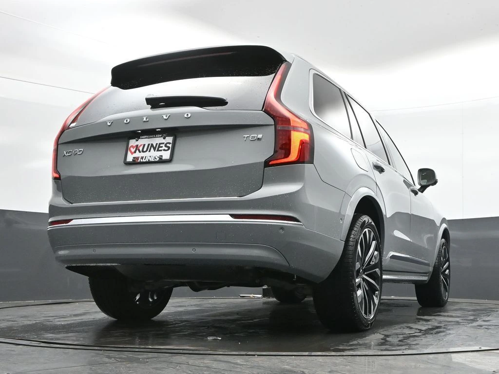 2026 Volvo - image 38