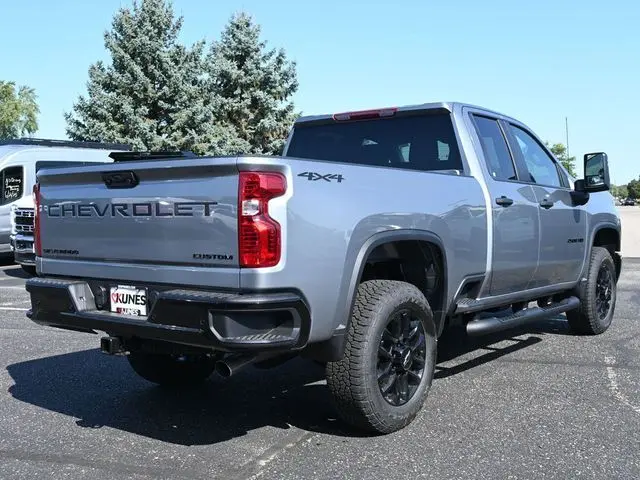 2026 Chevrolet Silverado 2500HD Custom photo 4