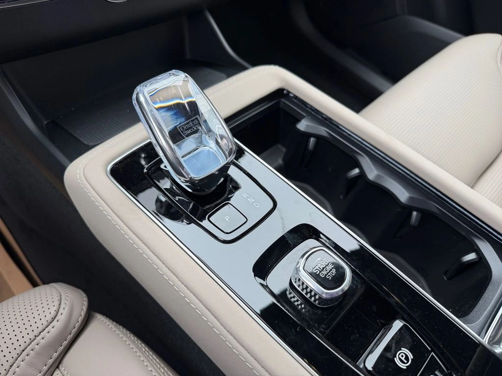2026 Volvo - image 23