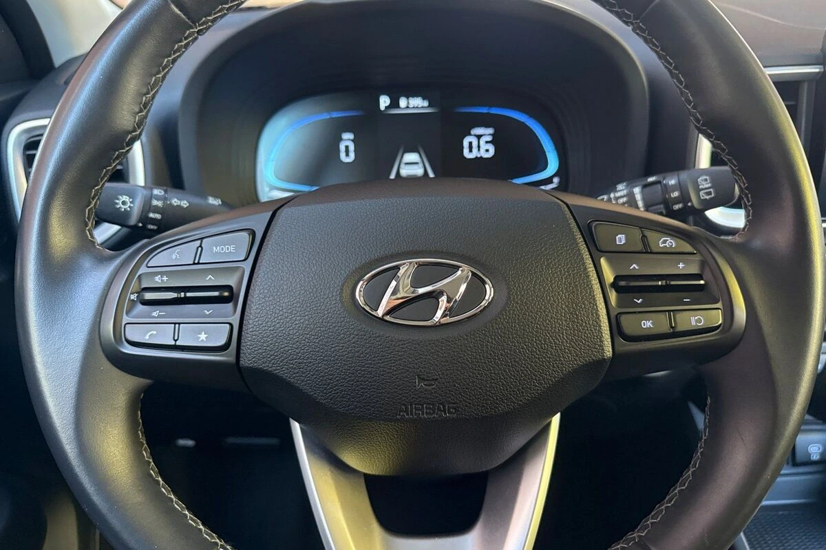 2025 Hyundai Venue SEL - Photo 23