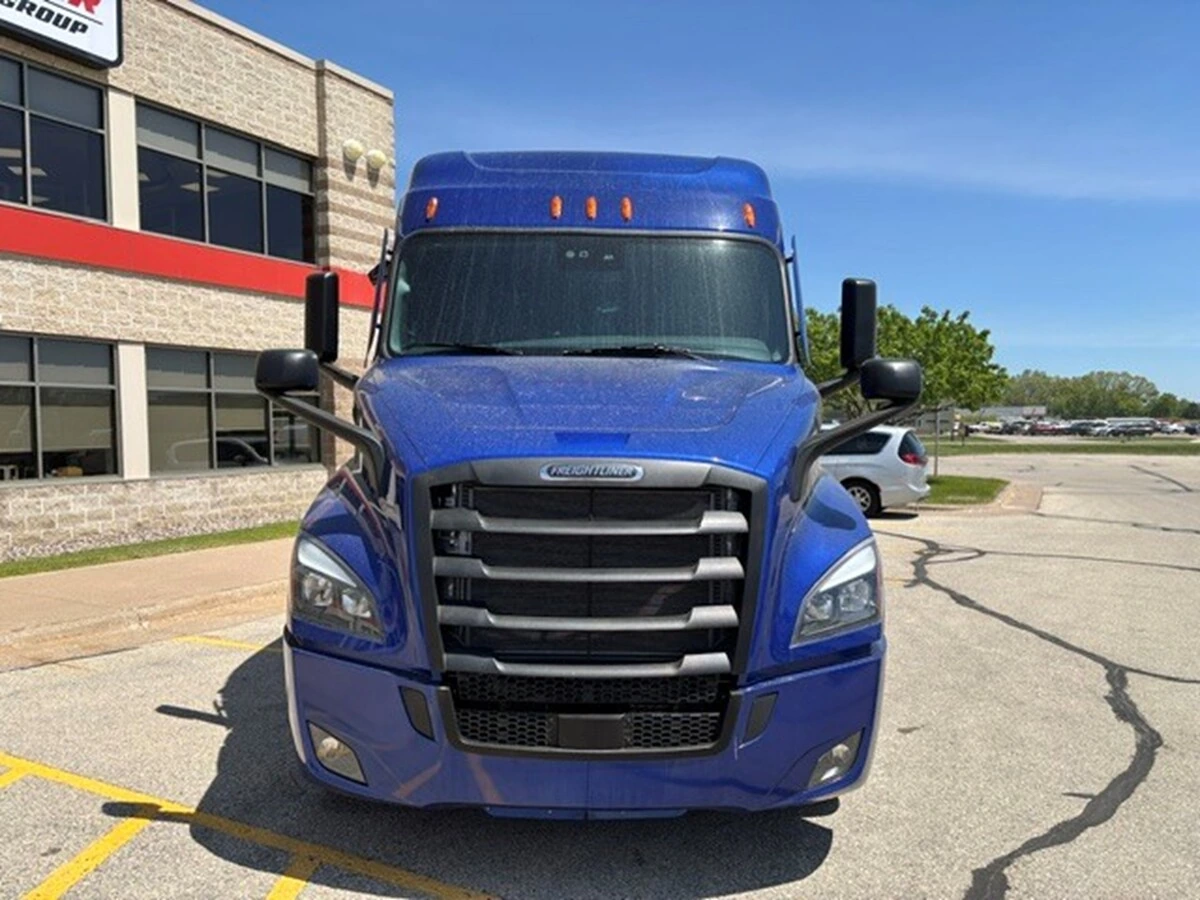 2026 Freightliner Cascadia in Knoxville, TN — photo 2
