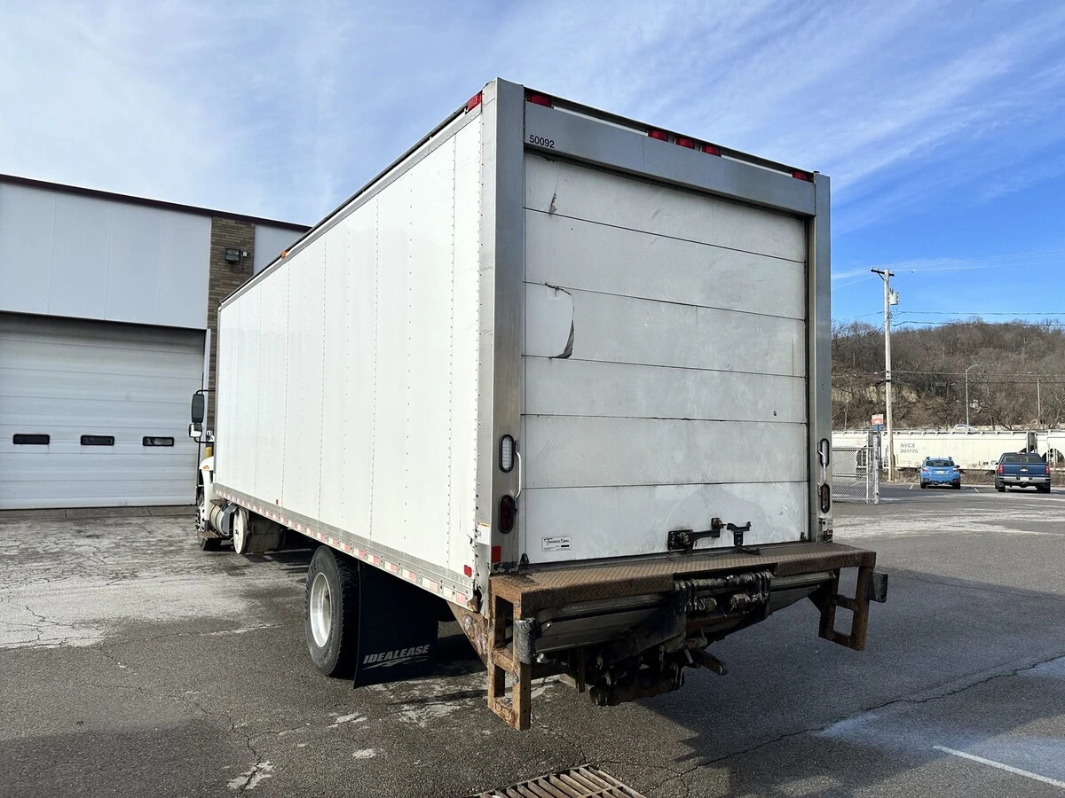 2016 International 4300 - image 7