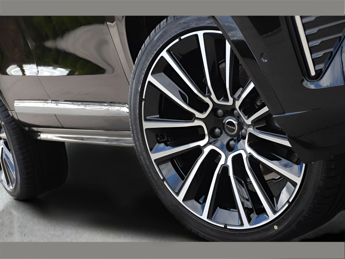 2026 Volvo XC90 Plus - Photo 6