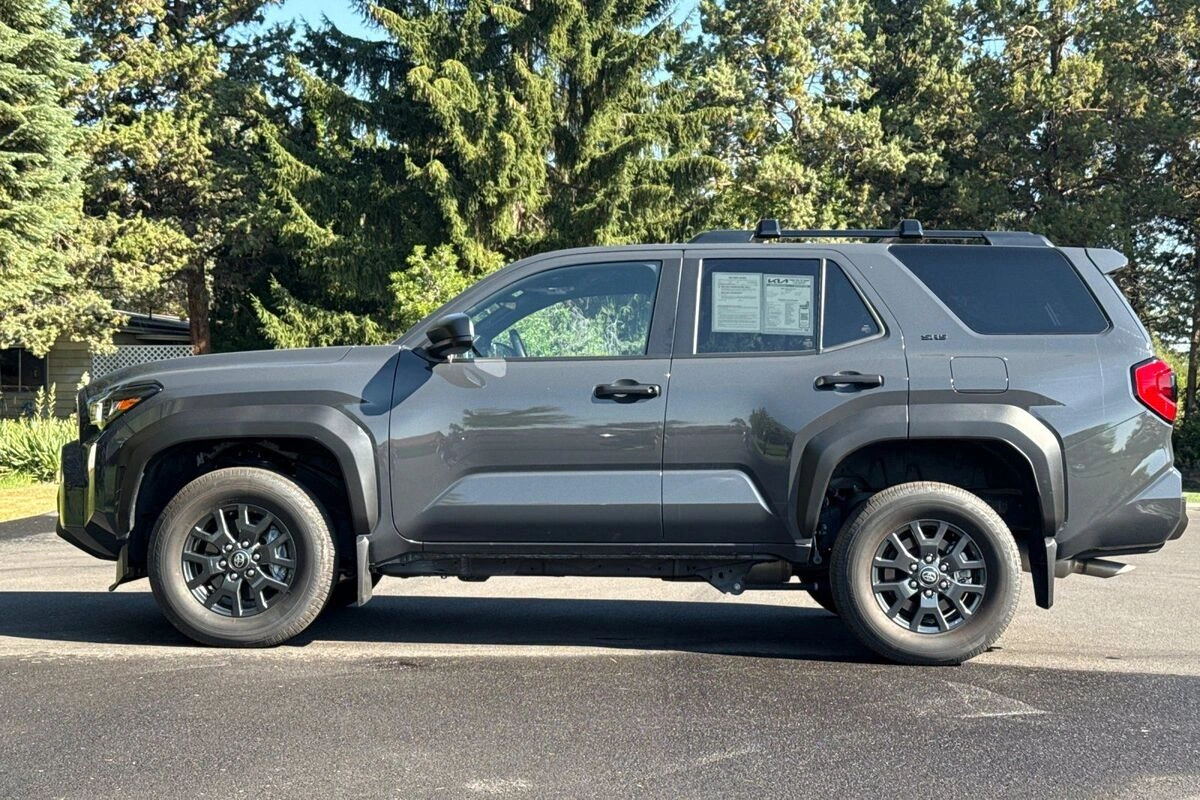 2025 Toyota 4Runner SR5 - Photo 7