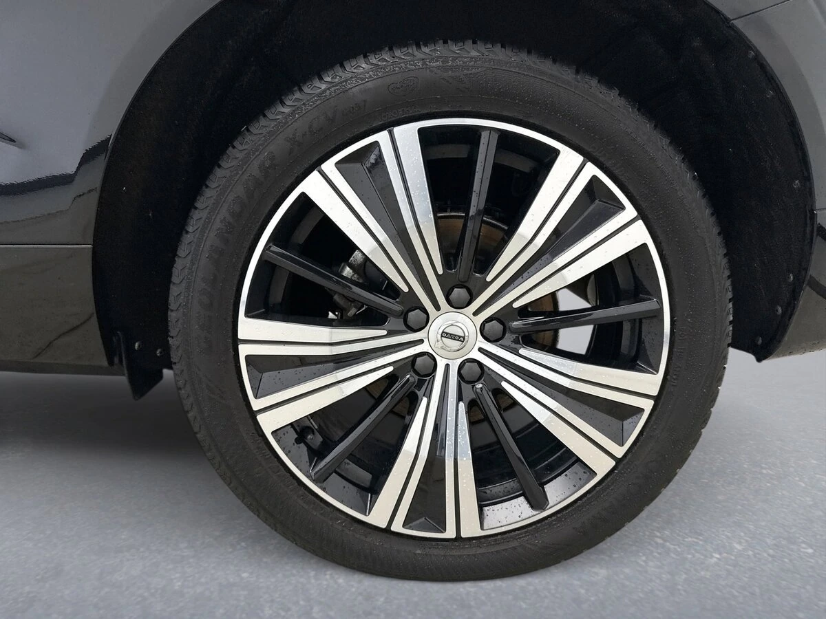 2022 Volvo - image 22