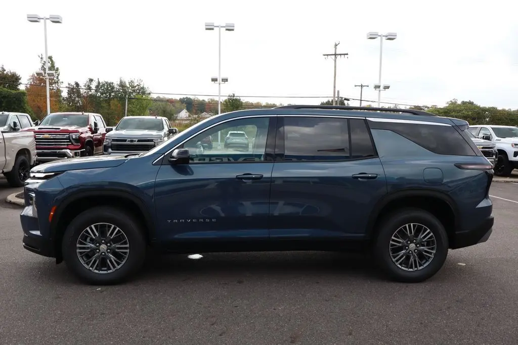 2026 Chevrolet Traverse 2LT photo 23