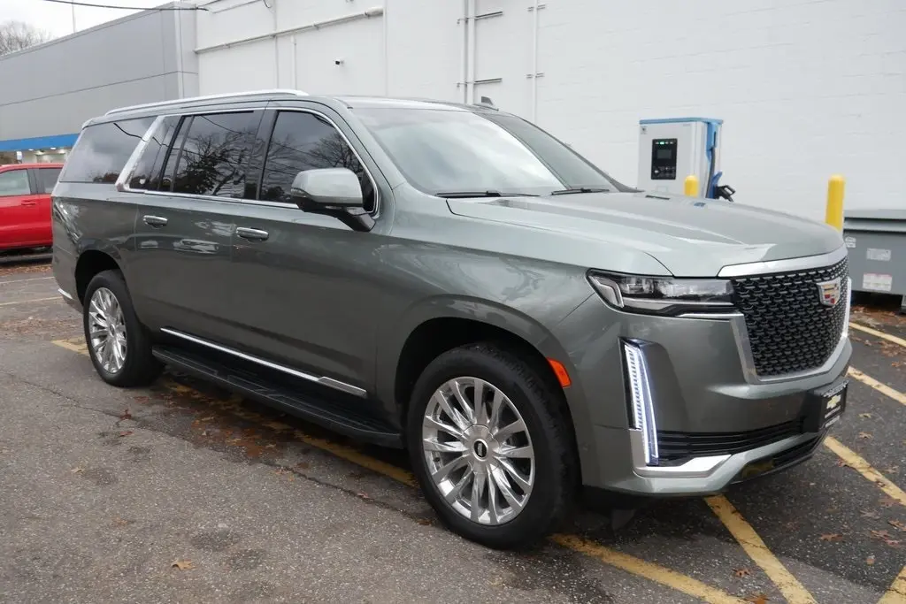 2023 Cadillac Escalade ESV Premium Luxury photo 2