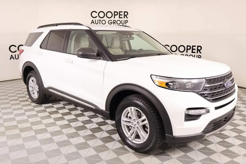 2023 Ford Explorer XLT's photo