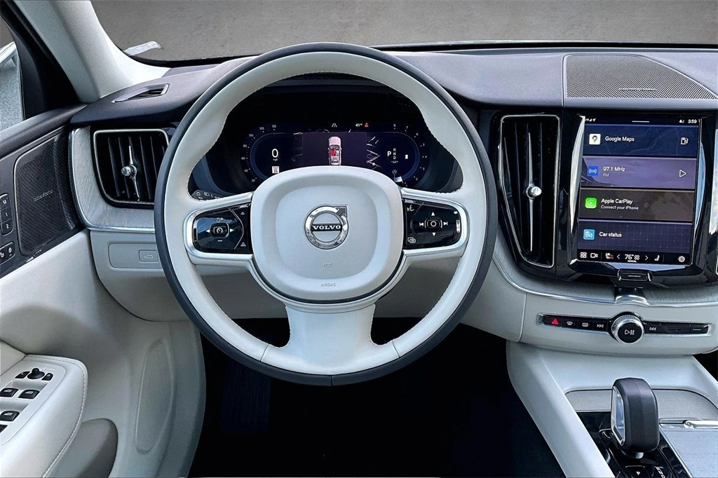 2023 Volvo - image 8