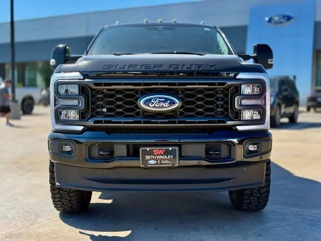 2023 Ford F-250 Lariat photo 3