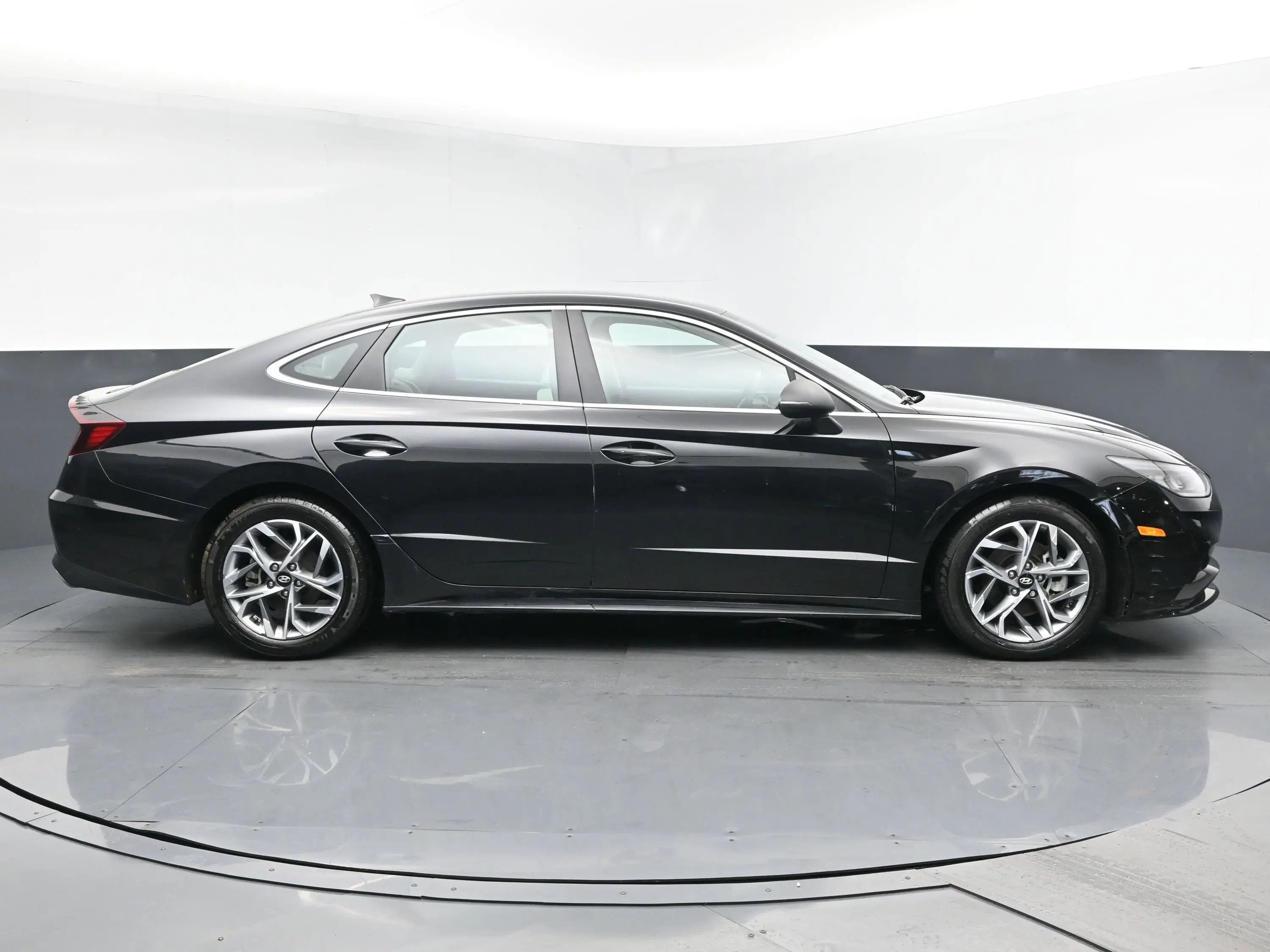 2023 Hyundai Sonata SEL photo 3