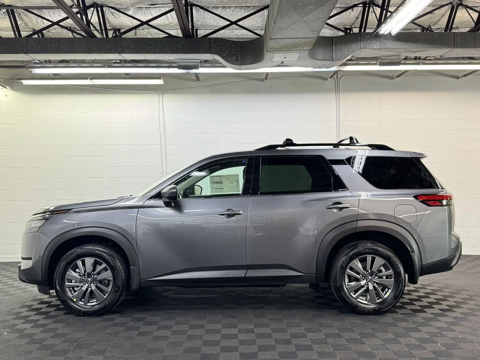 2025 Nissan Pathfinder SV photo 3
