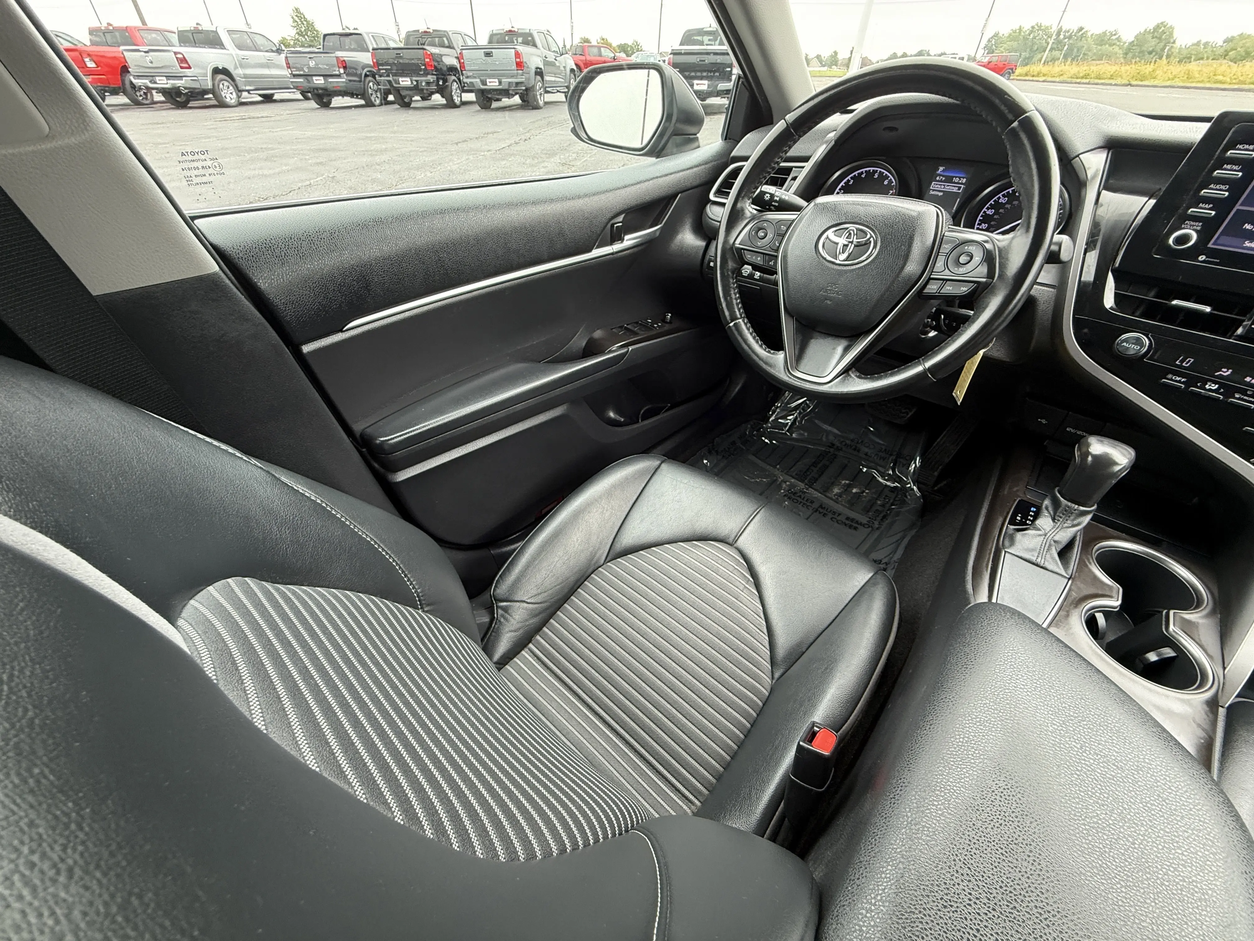 2021 Toyota Camry SE photo 19