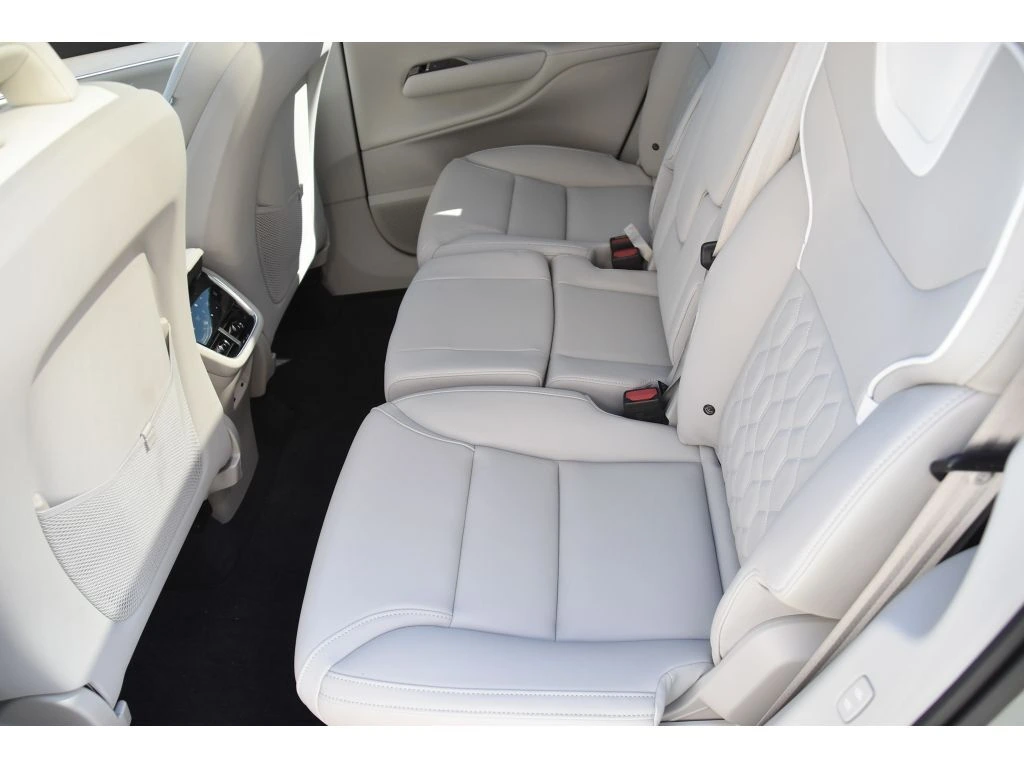 2025 Volvo - image 16