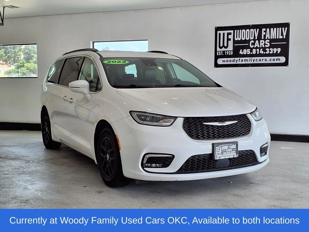 2022 Chrysler Pacifica Touring L's photo