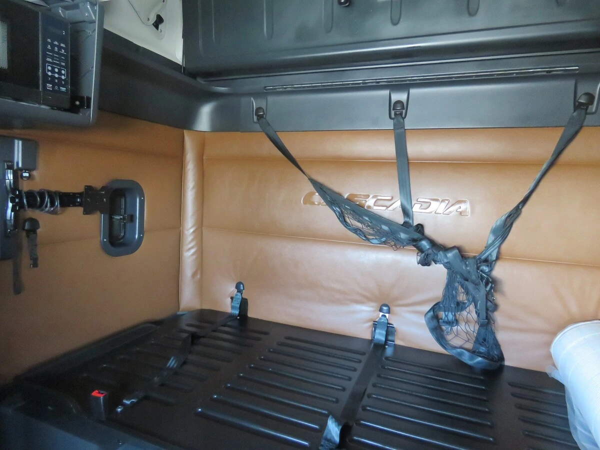 2022 Freightliner Cascadia - image 16