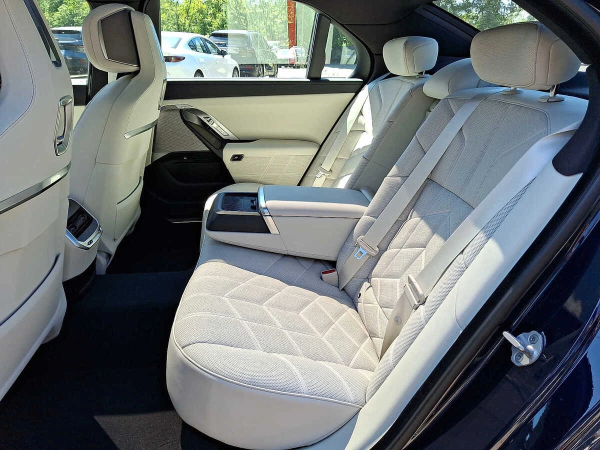 2024 BMW 7 Series 740i - Photo 8