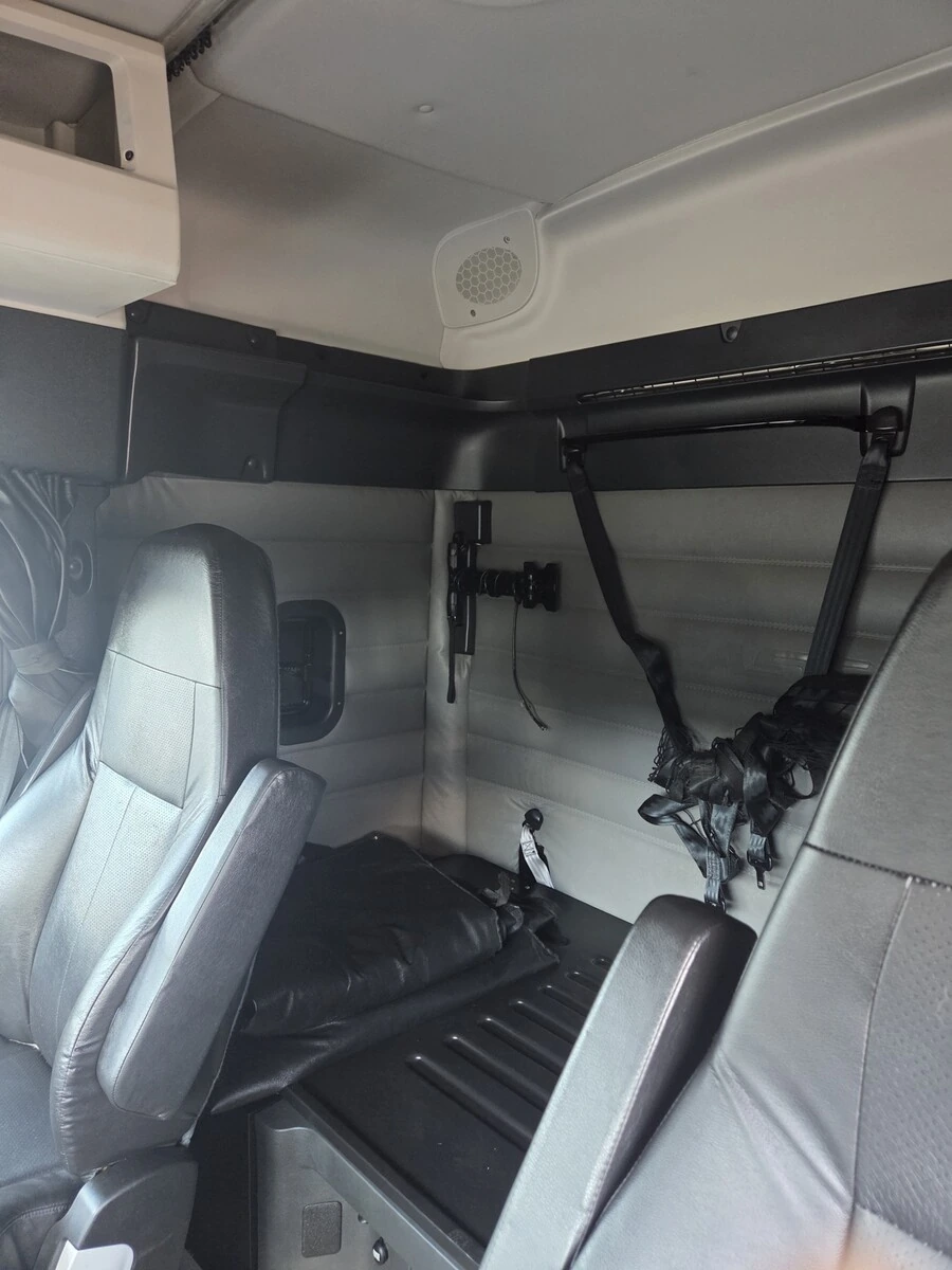 2023 Freightliner Cascadia - image 10