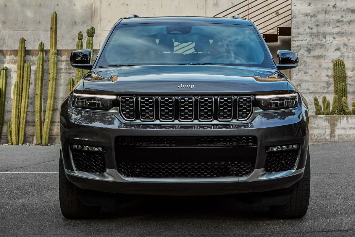 2025 Jeep Grand Cherokee L Exterior Front Fascia