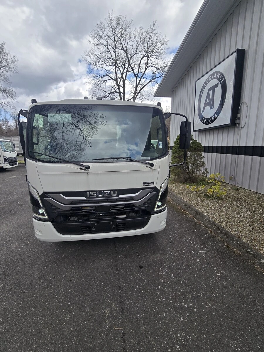 2025 Isuzu NRR in Union, NJ — photo 7
