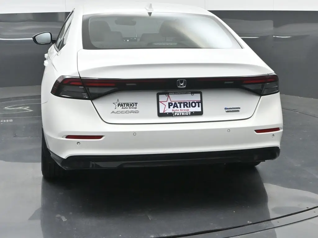2023 Honda Accord Hybrid Touring photo 2