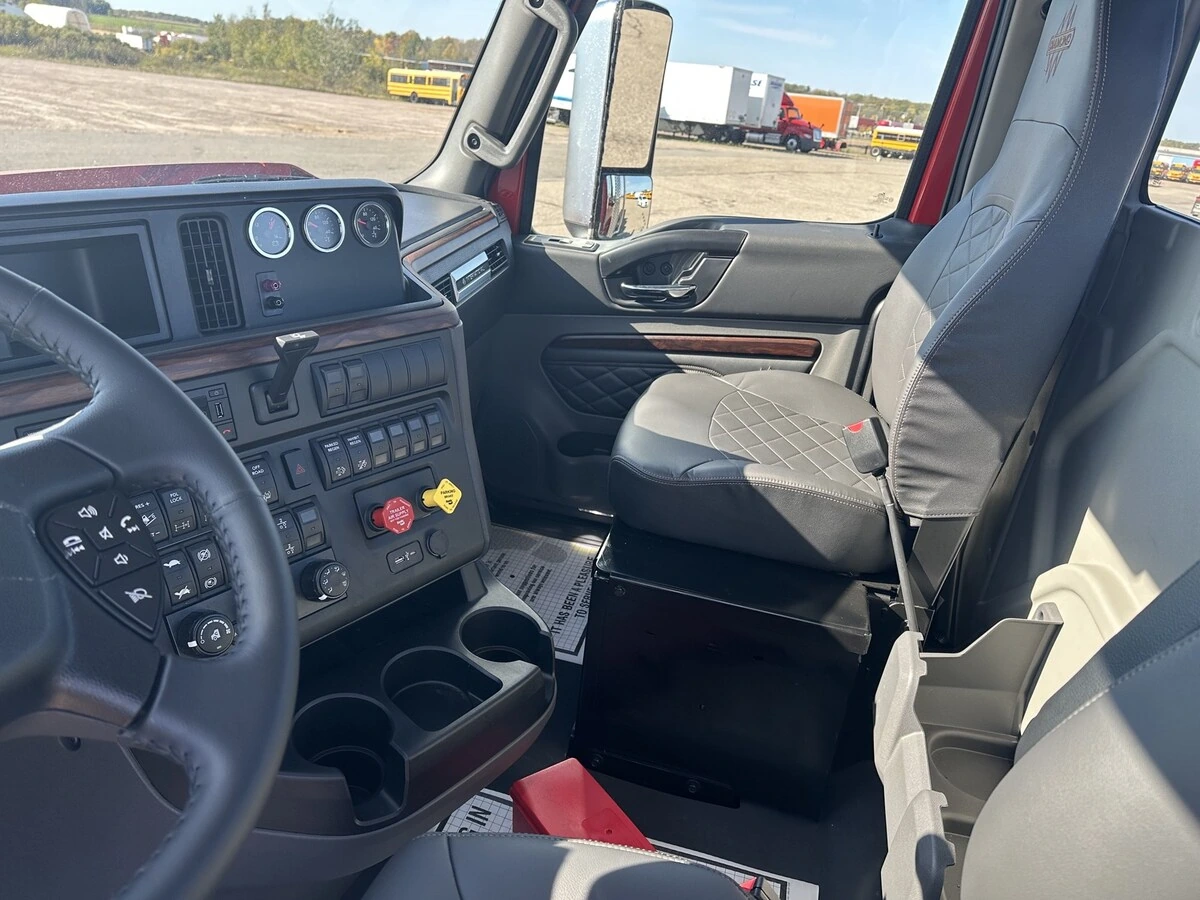 2027 International HX in Marshfield, WI — photo 5