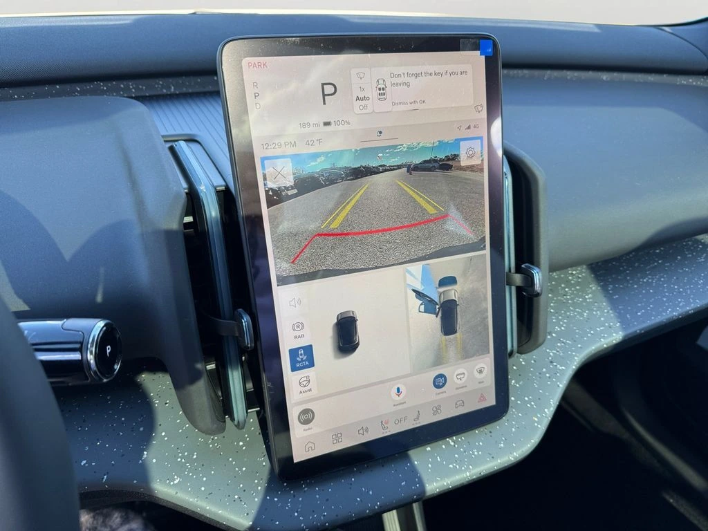 2025 Volvo - image 20