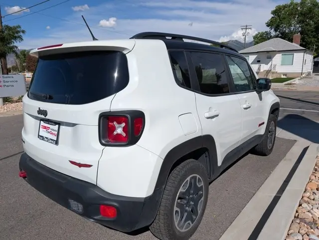 2016 Jeep Renegade Trailhawk photo 3