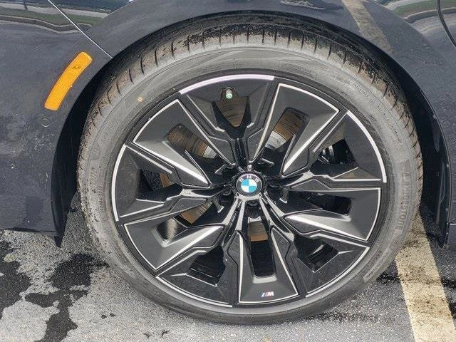 2026 BMW 7 Series 750e - Photo 9