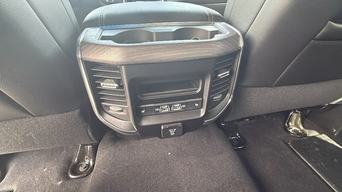2026 RAM 3500 Laramie - Photo 25