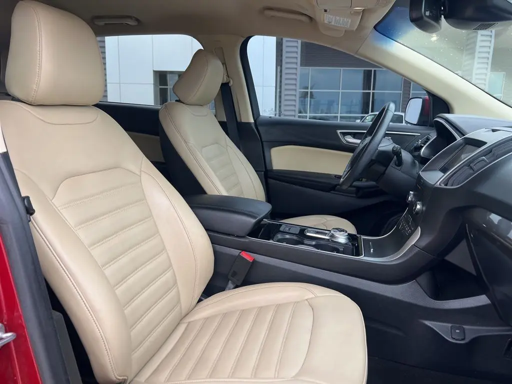 2020 Ford Edge SEL photo 13