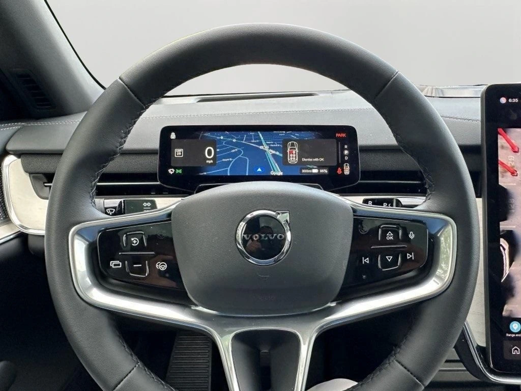 2025 Volvo - image 26