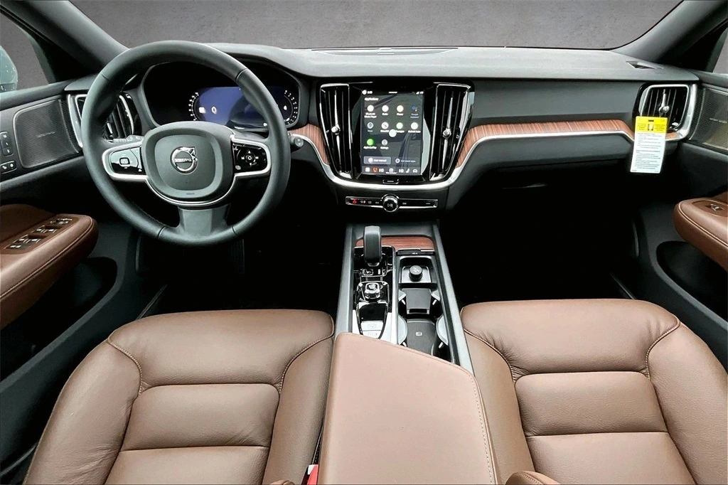 2026 Volvo - image 5