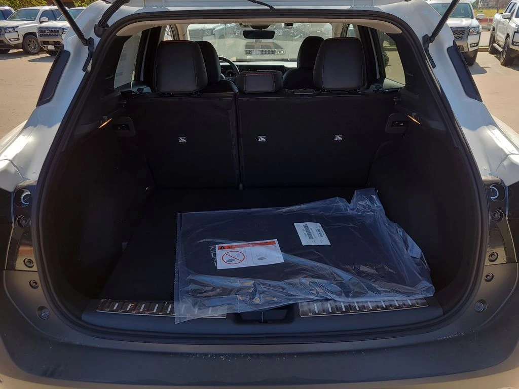 2026 Nissan KICKS SR - Photo 8