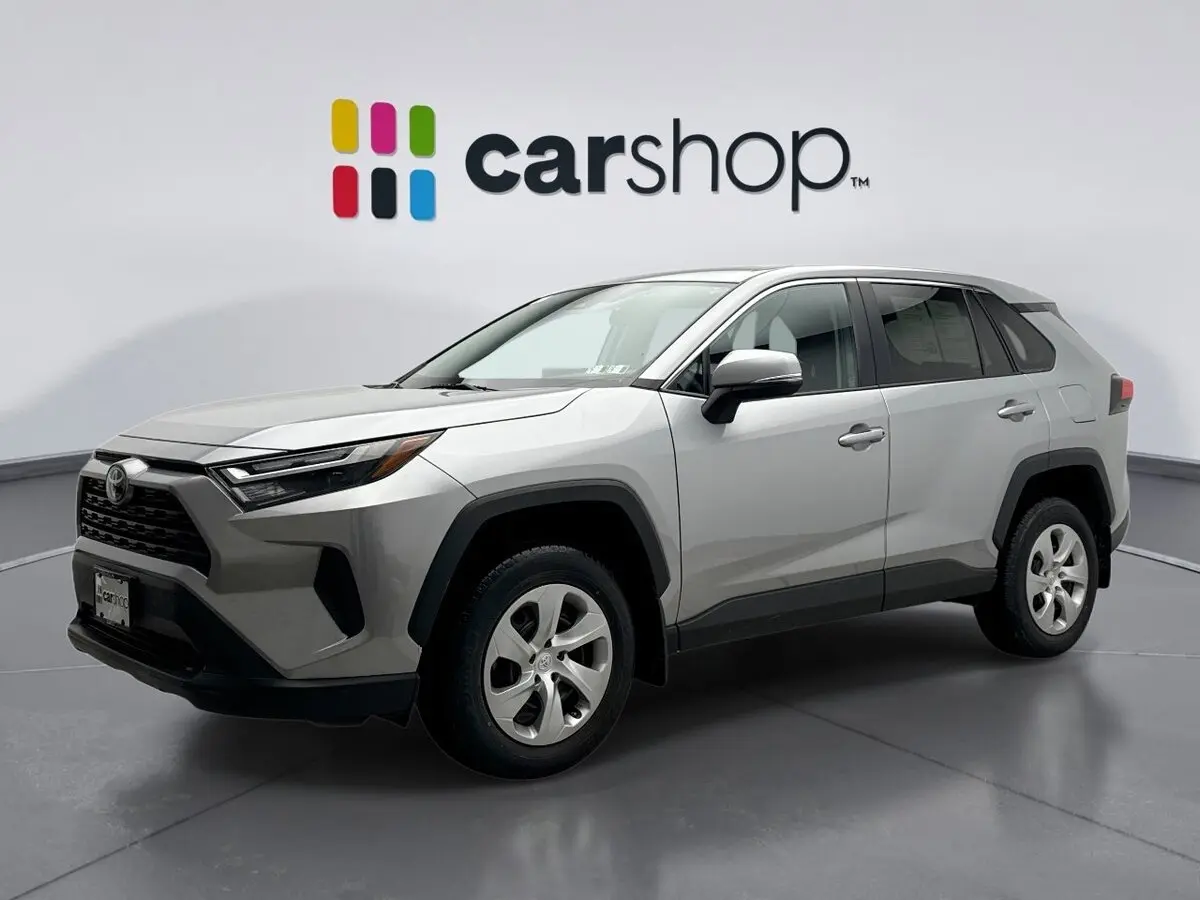 2023 Toyota RAV4 LE's photo