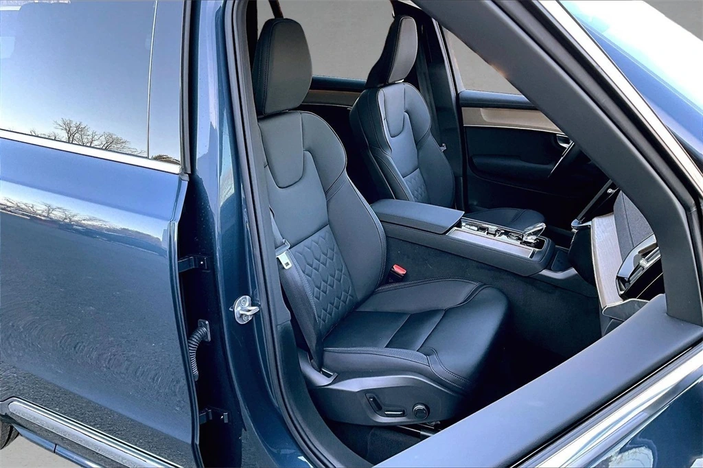 2026 Volvo - image 30