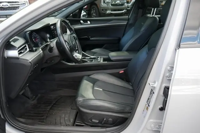 2022 Kia K5 GT-Line photo 2