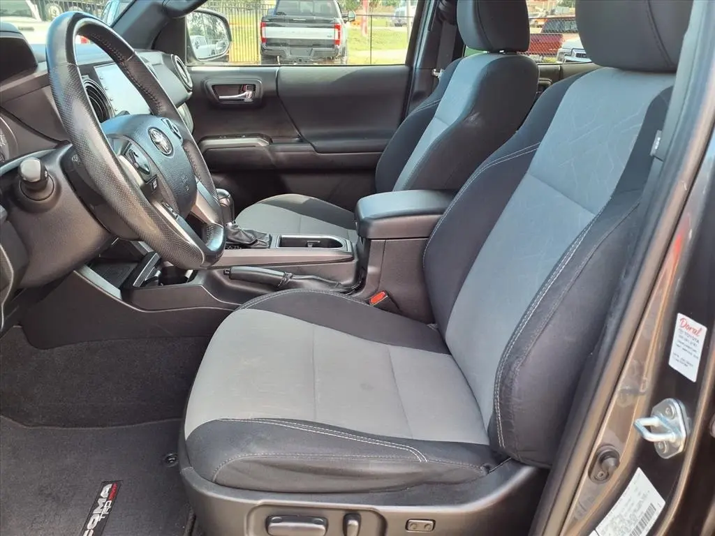 2021 Toyota Tacoma SR5 photo 23