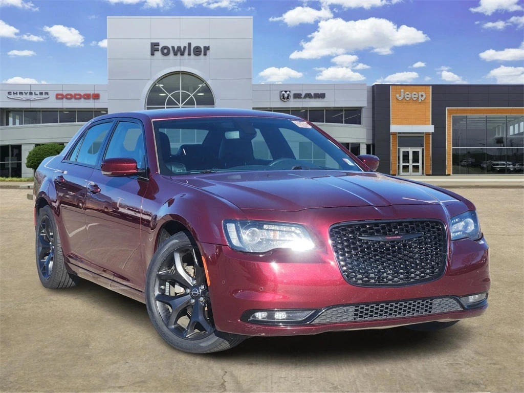 2023 Chrysler 300 S's photo