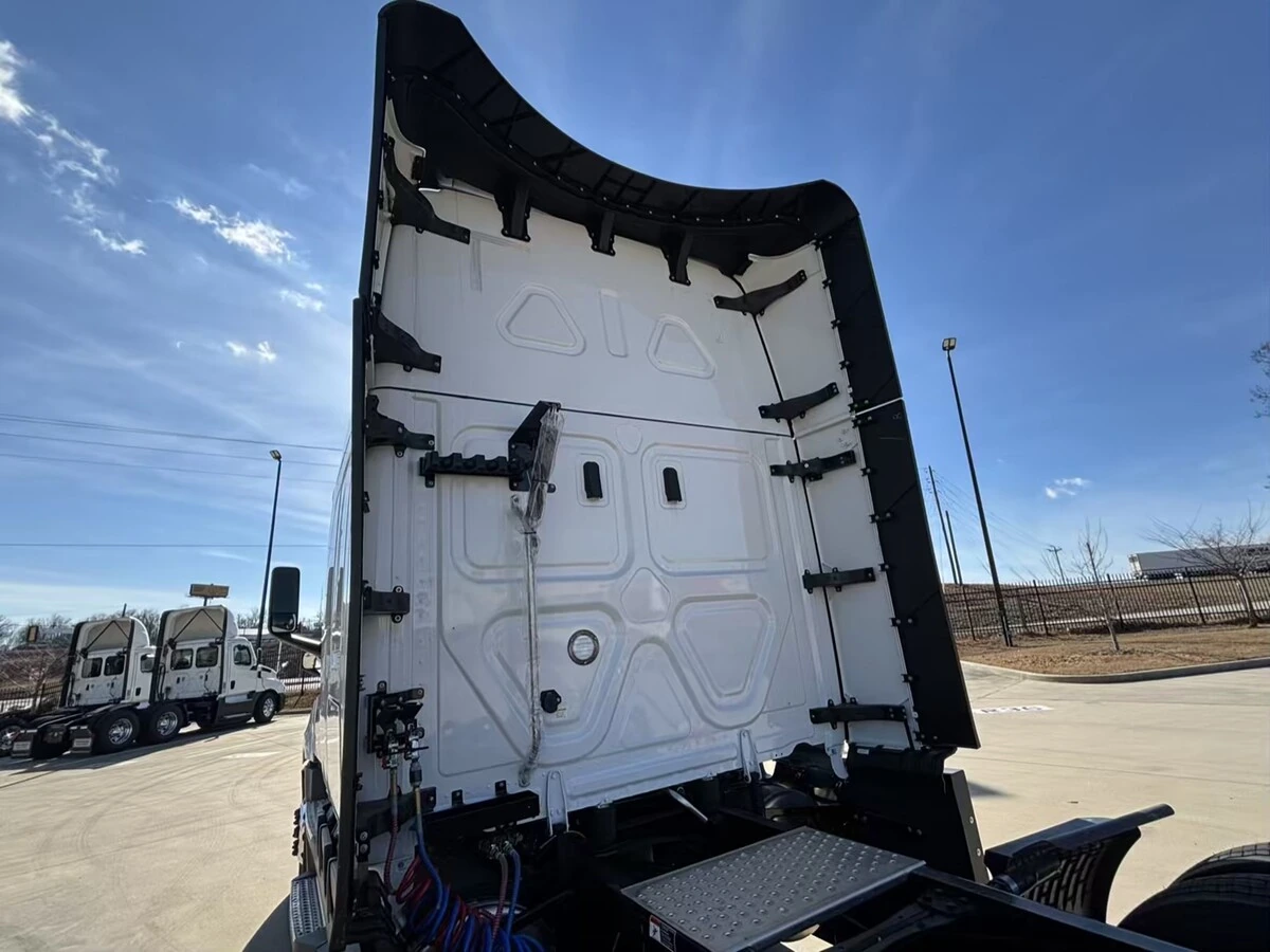 2026 Freightliner Cascadia - image 13