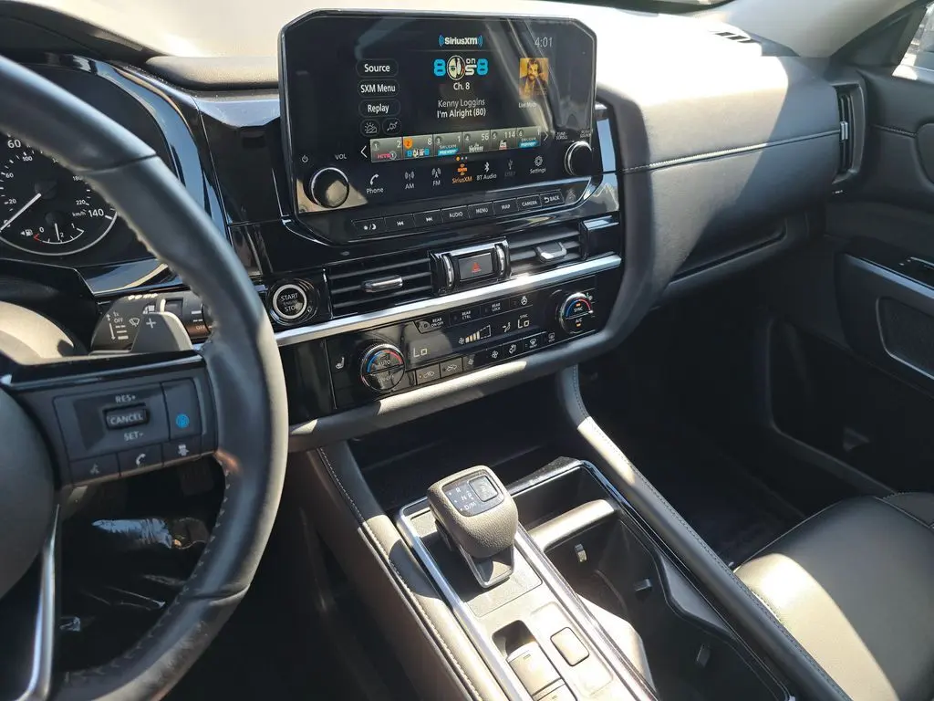 2024 Nissan Pathfinder SL photo 24