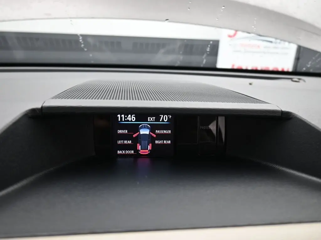 2014 Toyota Sienna LE photo 23