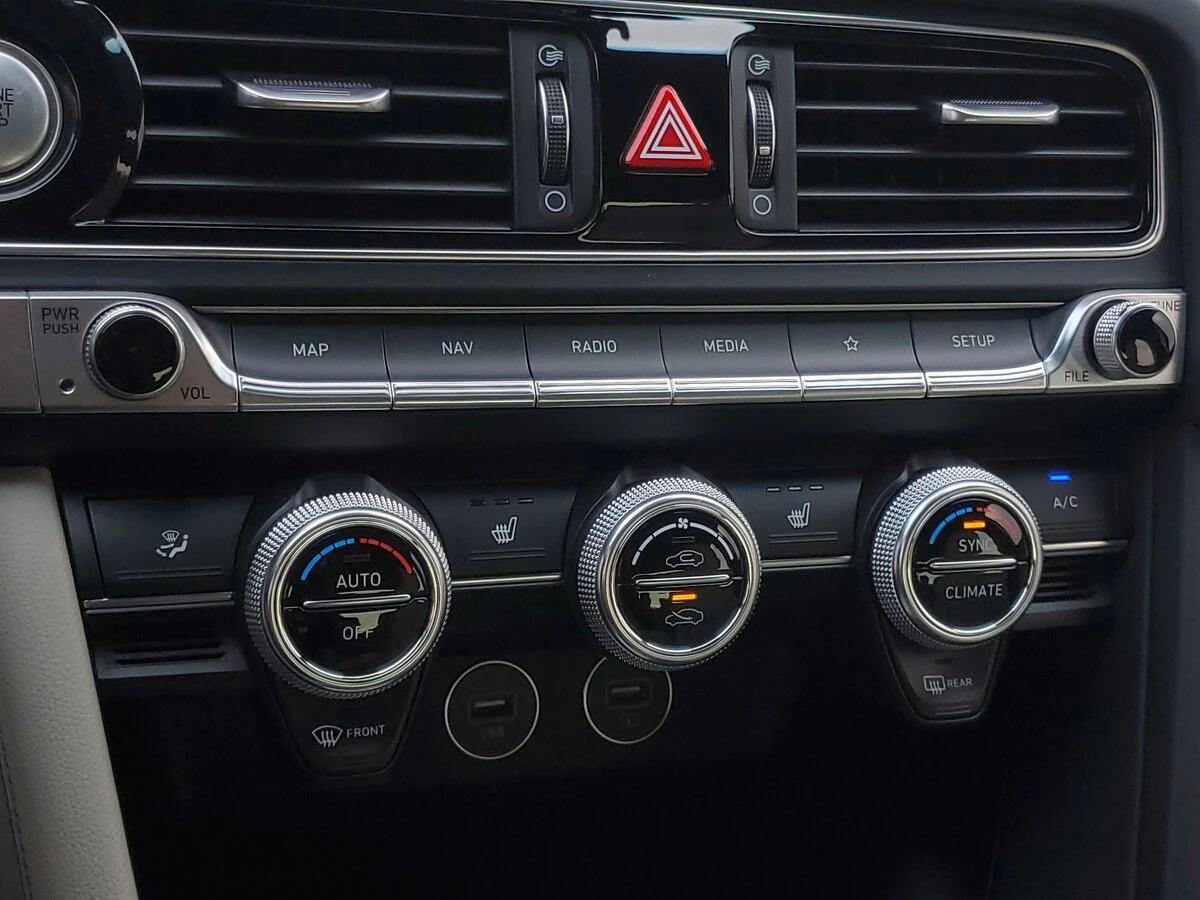 2022 GENESIS G70 Standard - Photo 33