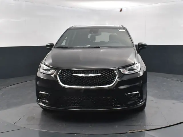 2026 Chrysler Pacifica photo 3
