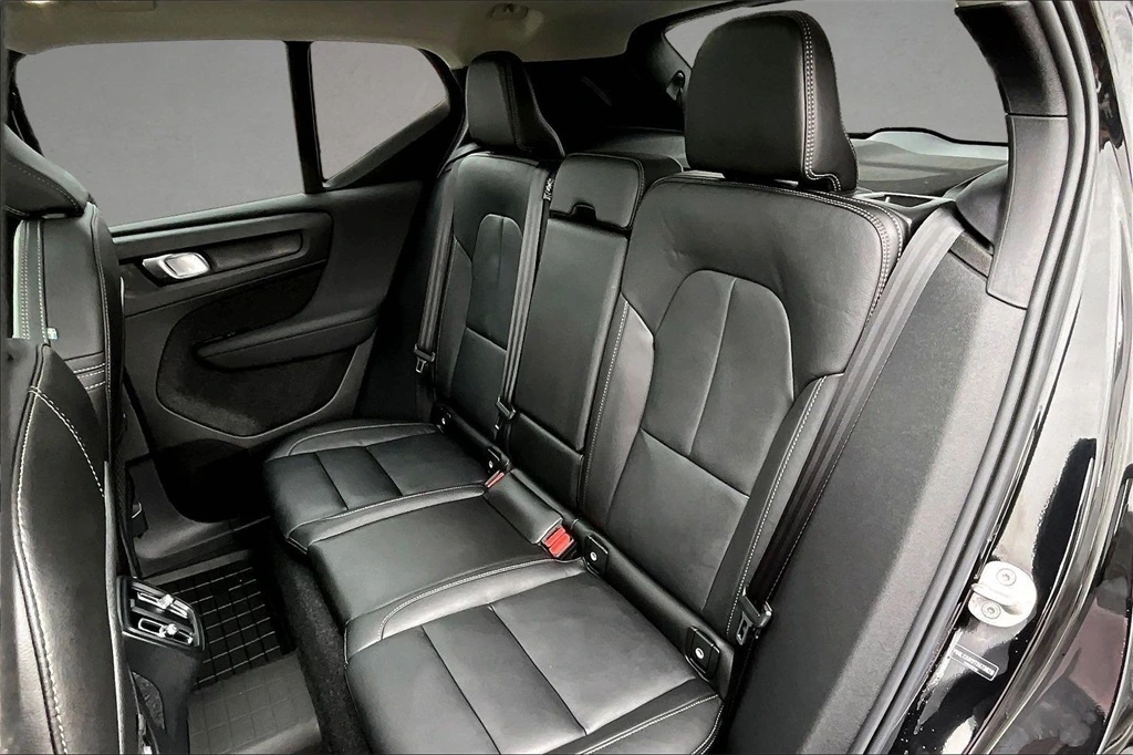 2026 Volvo - image 22